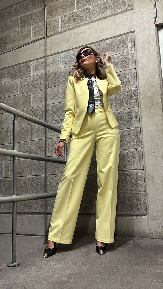 TRAJE SASTRE AMARILLO