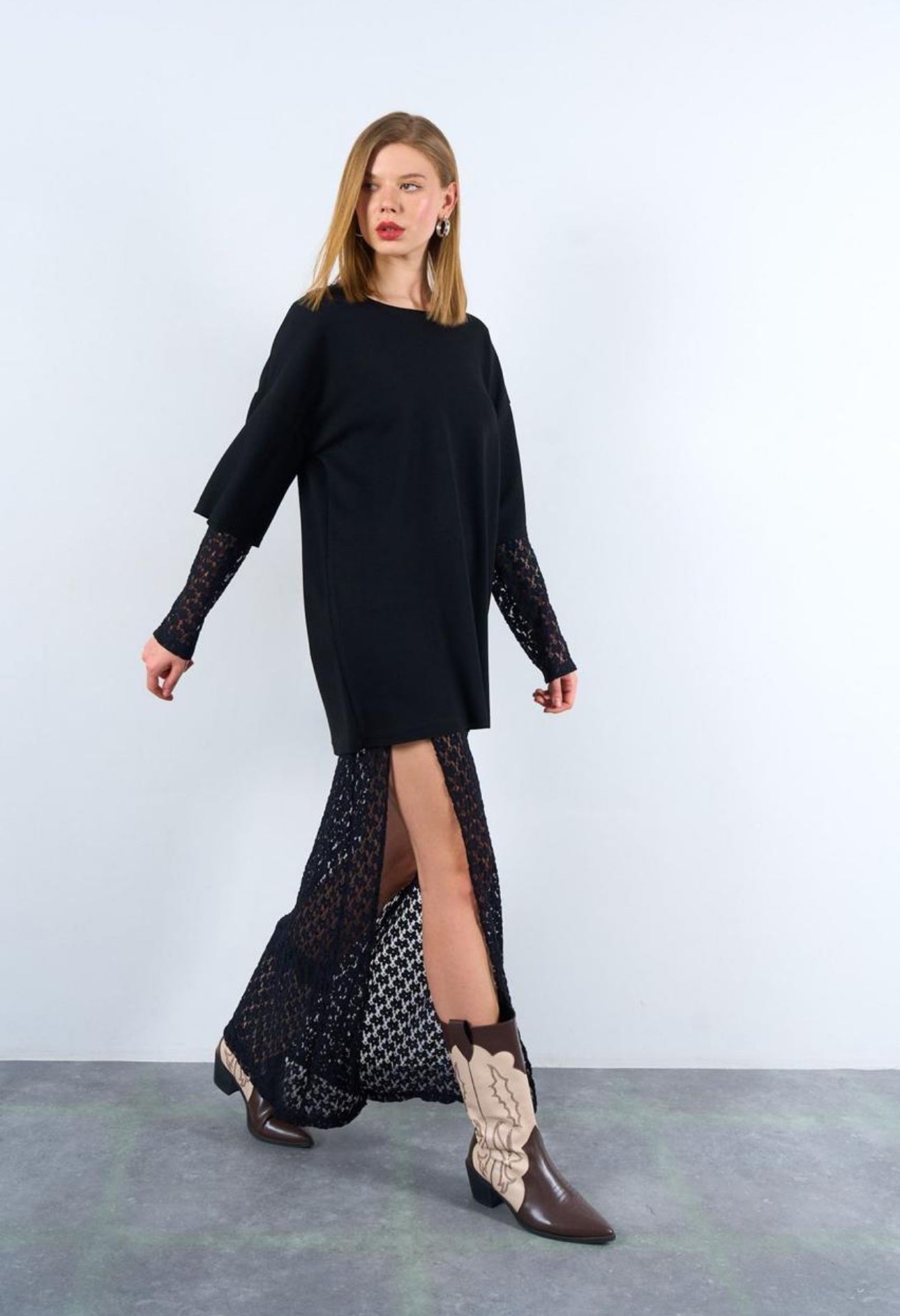 VESTIDO DE ENCAJE CON PLAYERA