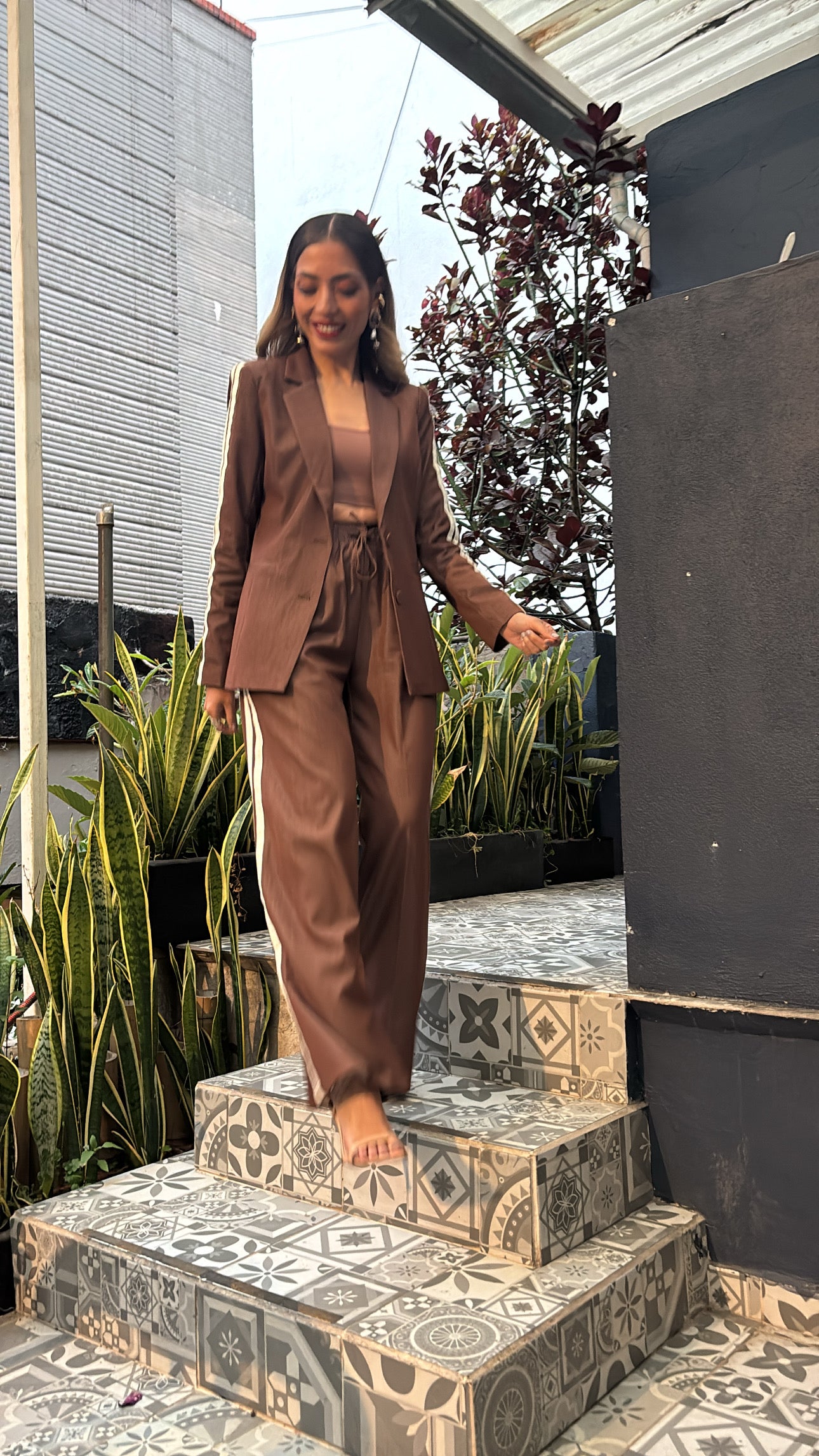 TRAJE RAYAS CAFÉ