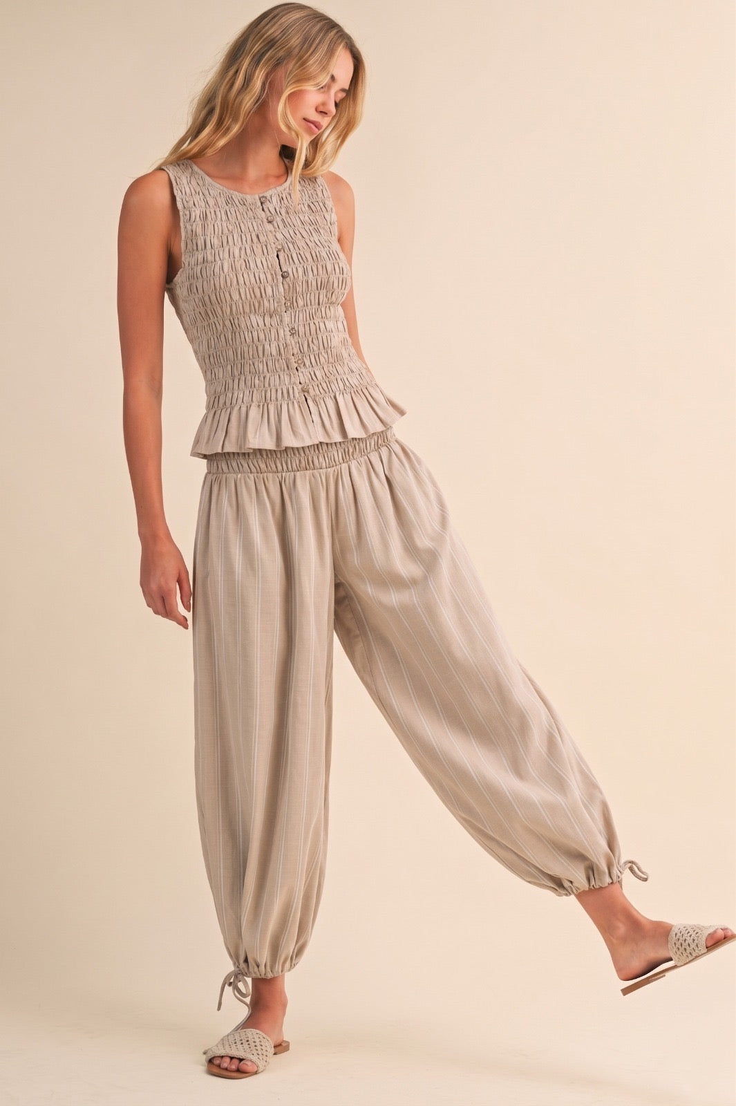 SET DE BLUSA Y PANTALÓN RAYADO BEIGE