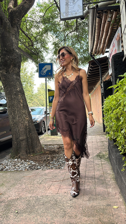 VESTIDO SATINADO MOKA