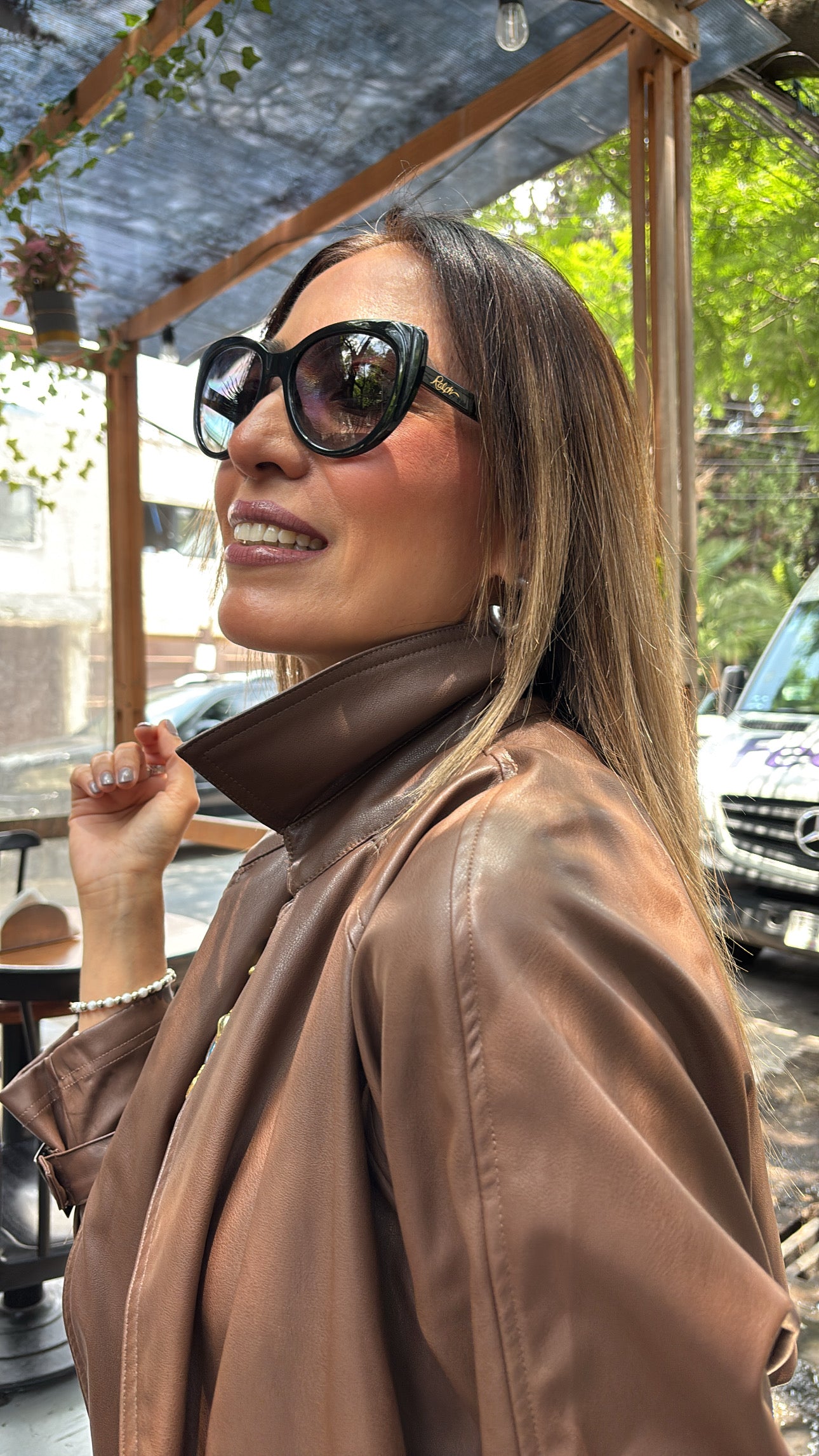 GABARDINA EFECTO PIEL CHOCOLATE