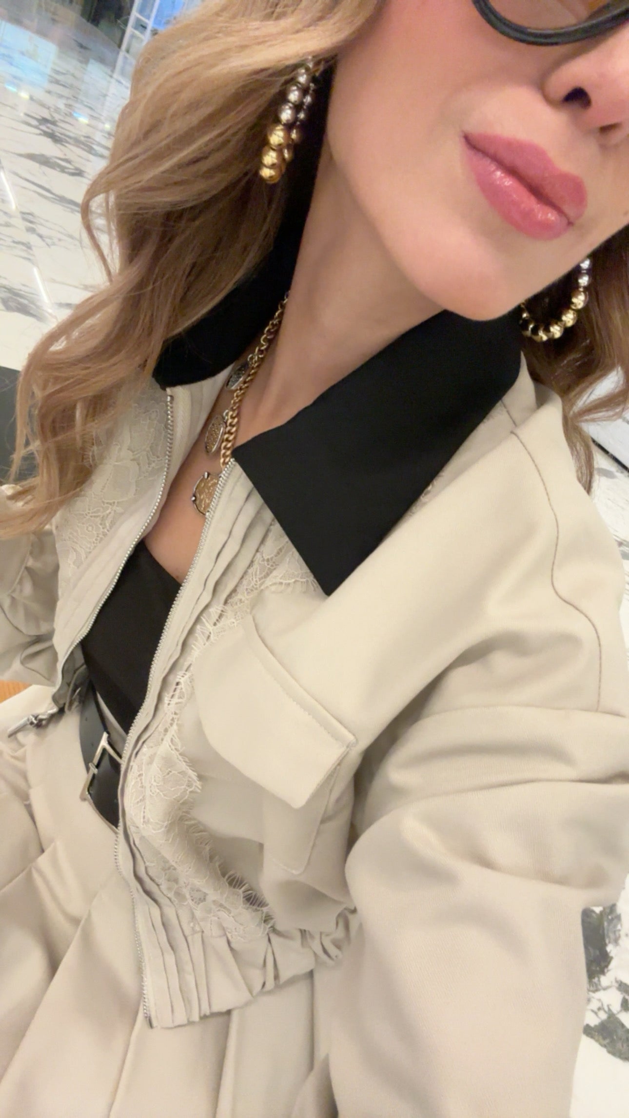 CONJUNTO CHAMARRA Y FALDA BEIGE CON CINTO