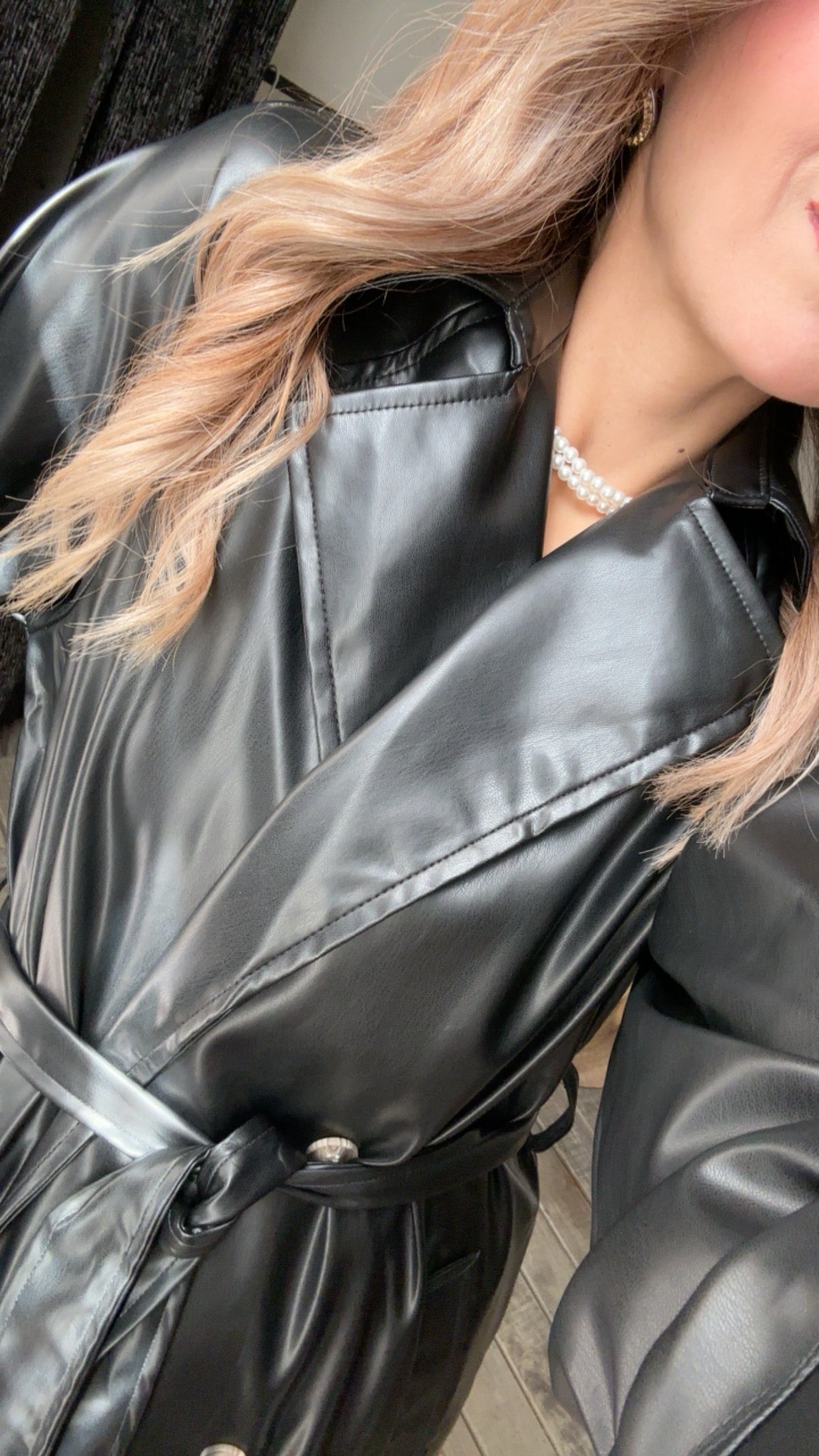 GABARDINA EFECTO PIEL NEGRO