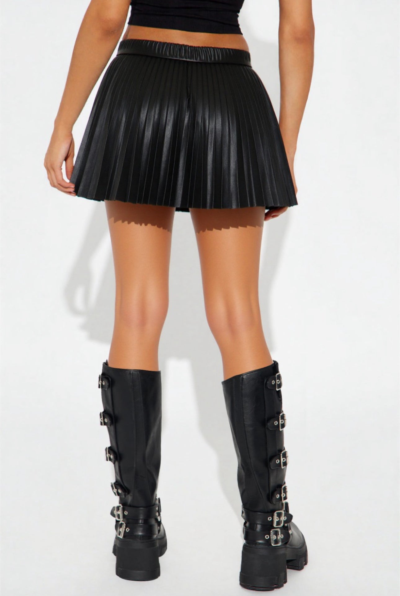 FALDA CORTA NEGRO EFECTO PIEL