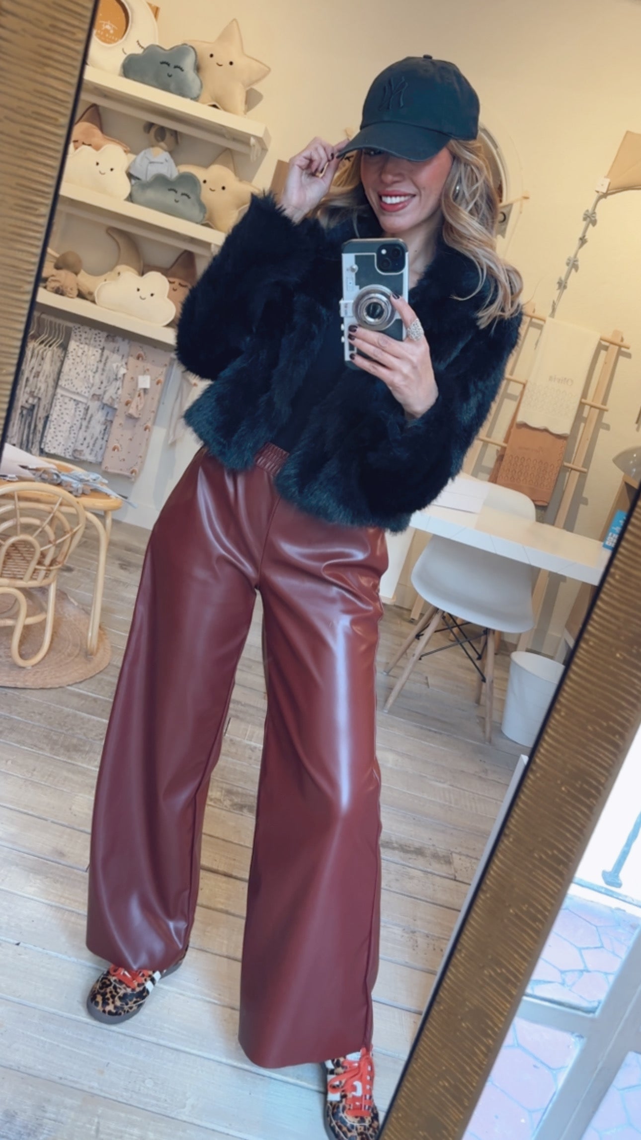 PANTALÓN EFECTO PIEL BURGUNDY