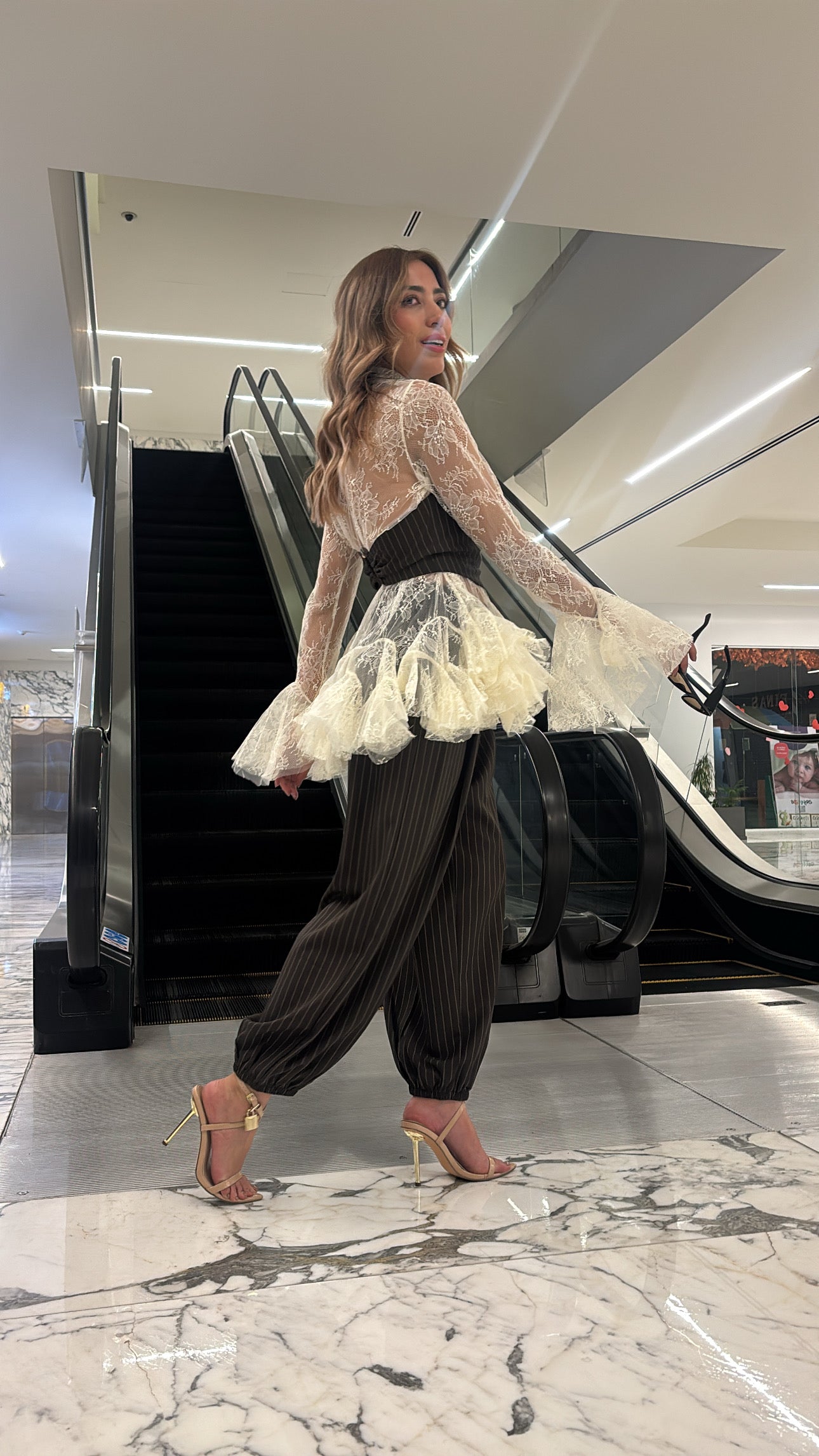 BLUSA ENCAJE ESCAROLAS