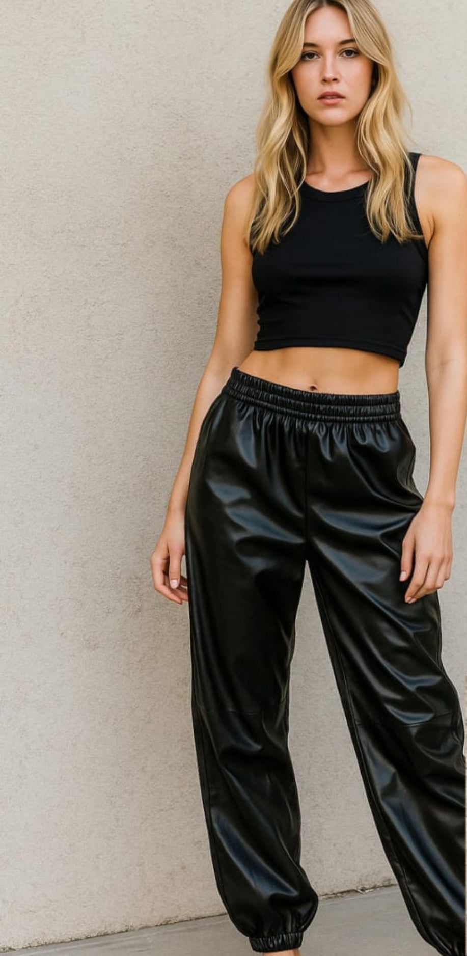 PANTALÓN EFECTO PIEL