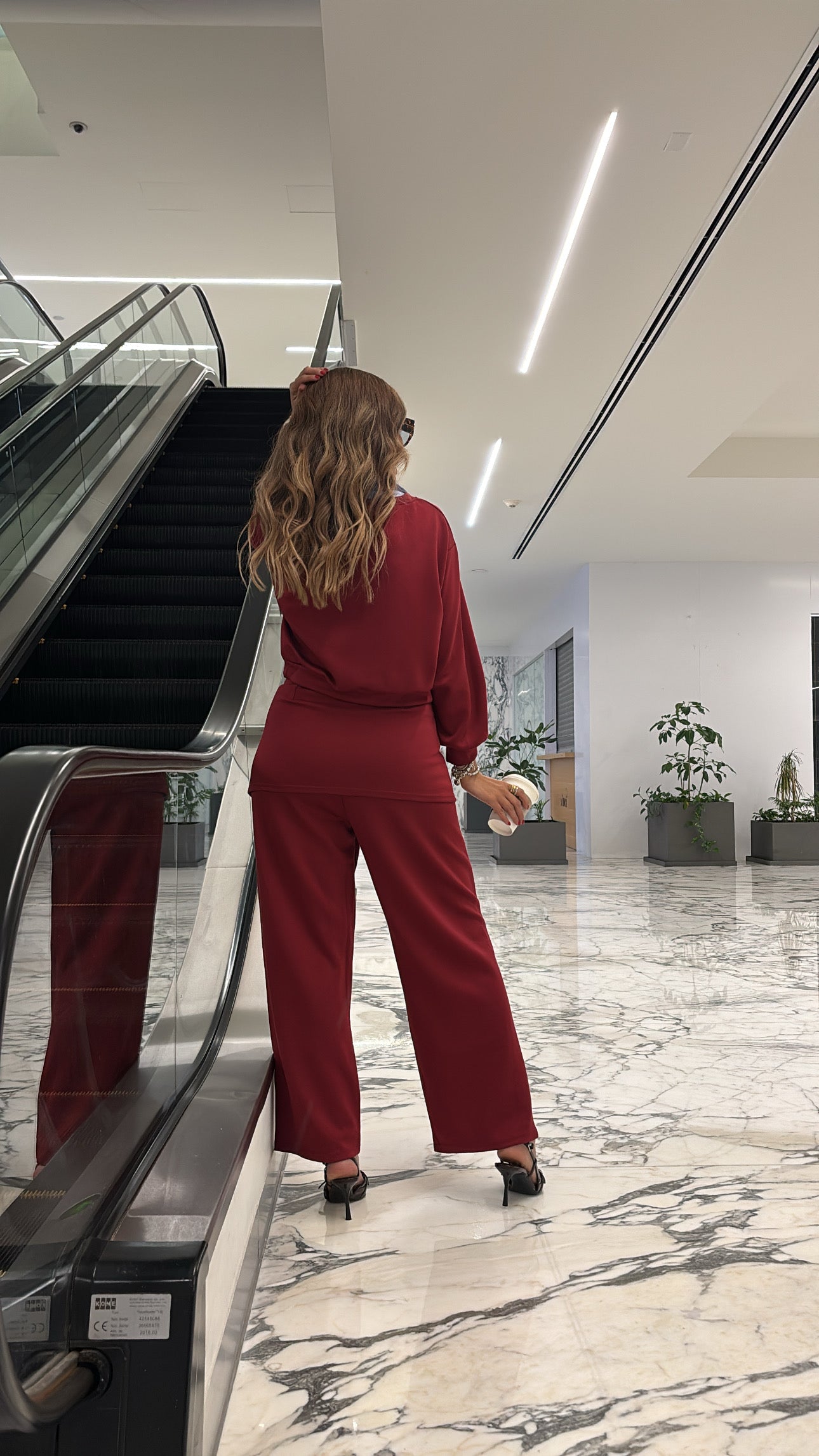 SET HODDIE CON CAMISA Y PANTALÓN VINO