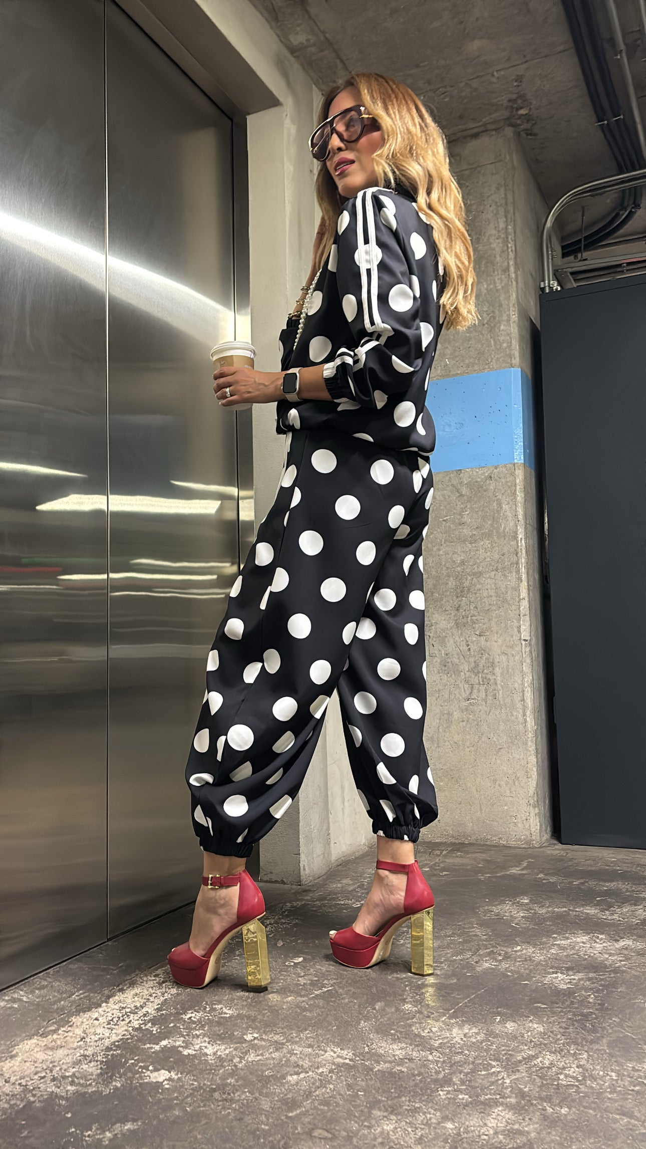 SET SPORTY CHAQUETA Y PANTALONES GLOBO LUNARES NEGRO