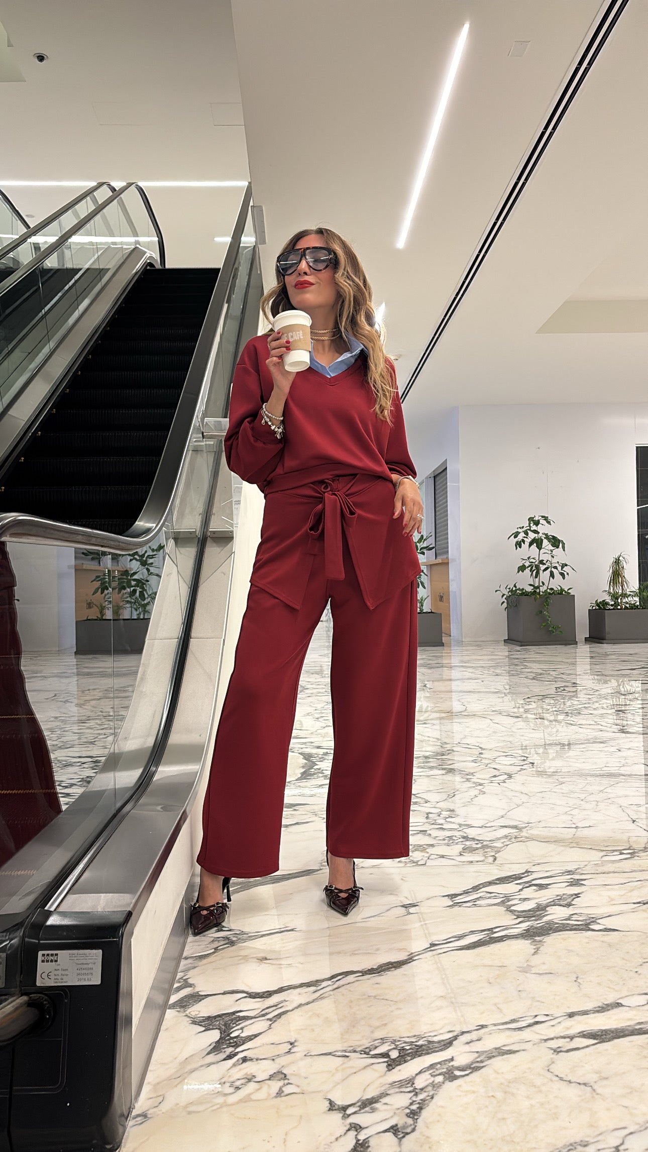 SET HODDIE CON CAMISA Y PANTALÓN VINO