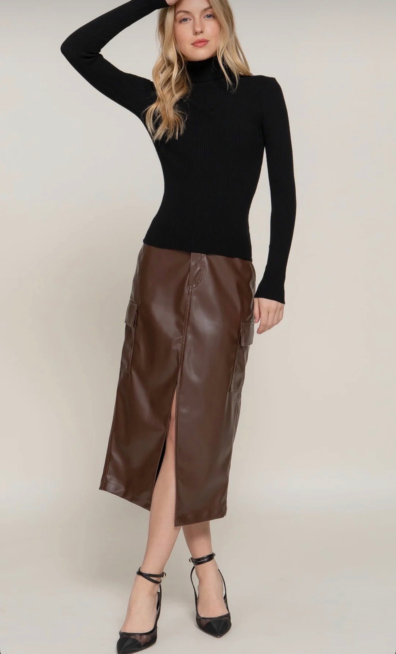 SUÉTER CUELLO ALTO NEGRO