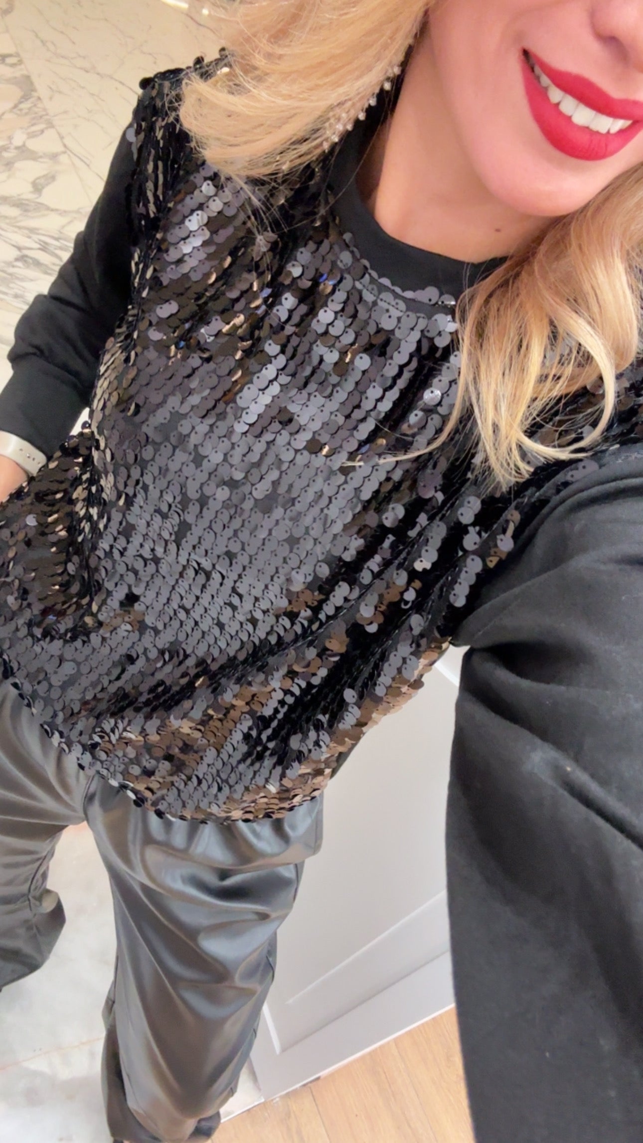 SUDADERA LENTEJUELA NEGRA