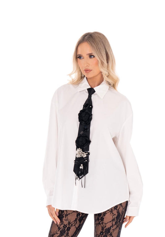 BLUSA BLANCA CON CORBATA