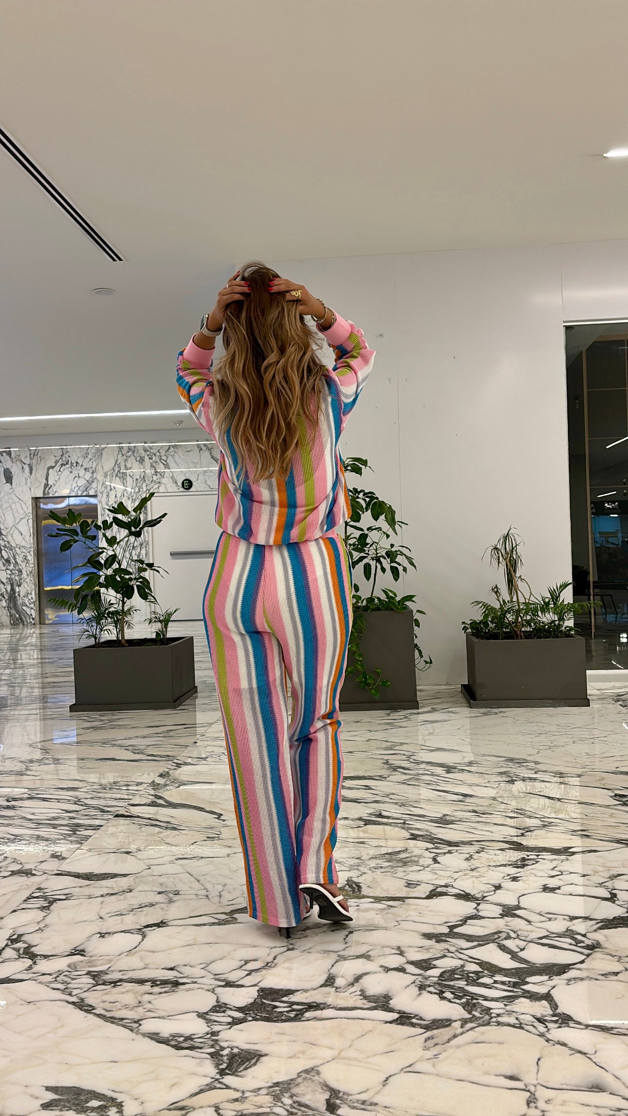 CONJUNTO CHAQUETA Y PANTALÓN RAYAS COLORES