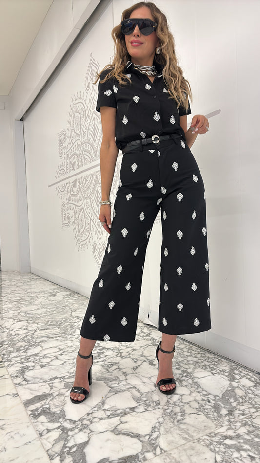 SET CAMISA Y PANTALÓN NEGRO BORDADO