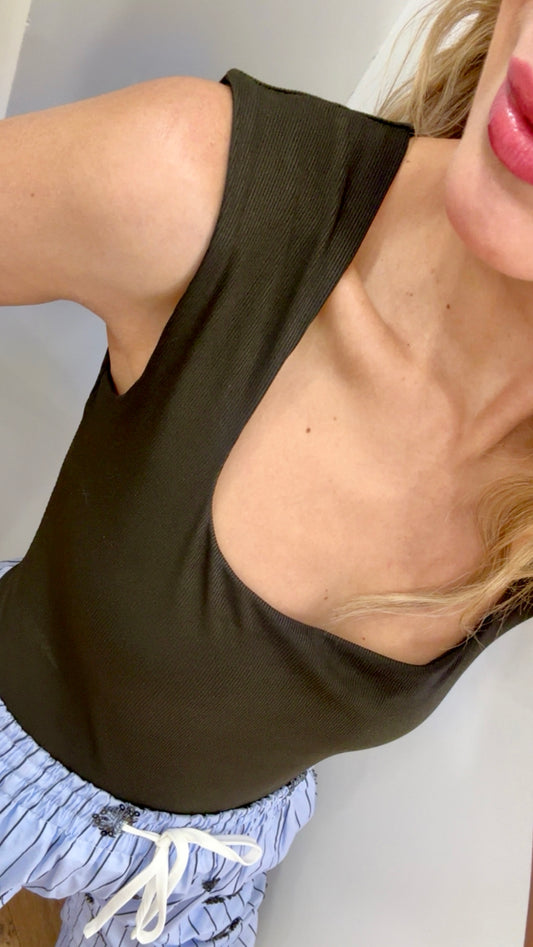 PANTIBLUSA CUELLO CUADRADO