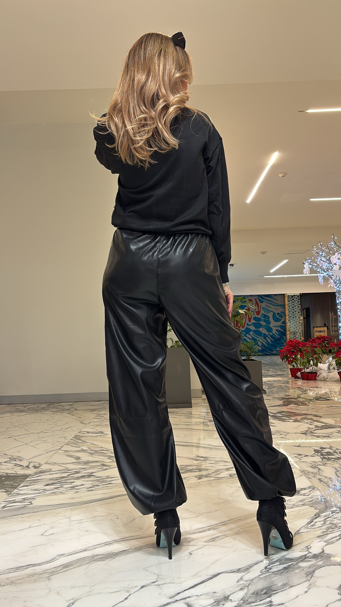 SUDADERA LENTEJUELA NEGRA