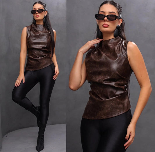 BLUSA VINIPIEL ASIMÉTRICA CAFÉ