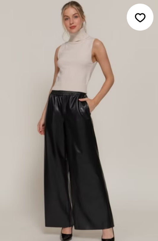 PANTALÓN EFECTO PIEL NEGRO