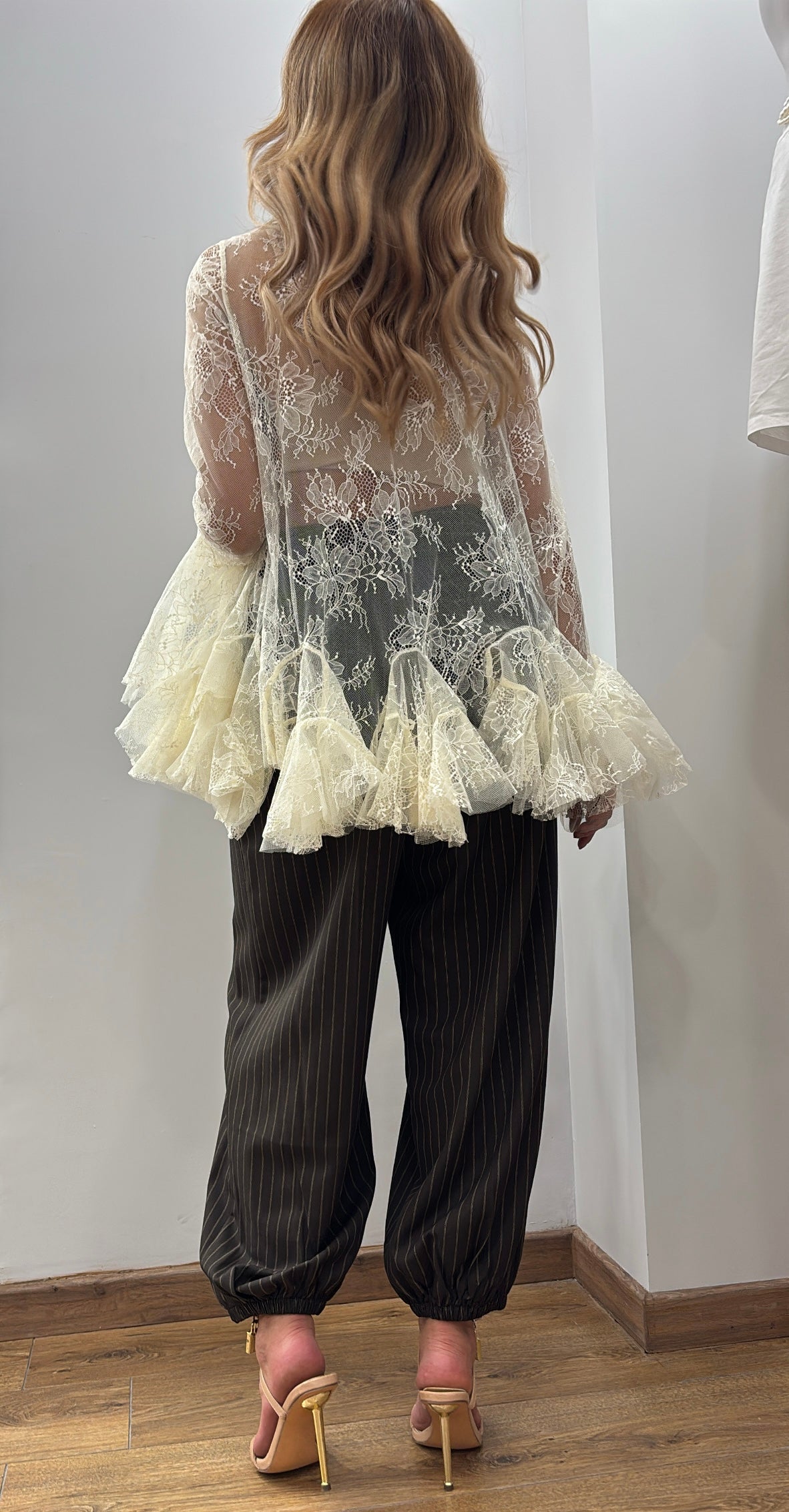 BLUSA ENCAJE ESCAROLAS