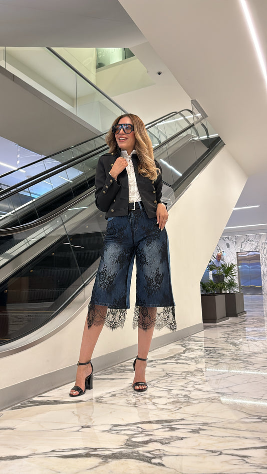 PANTALÓN CORTO DENIM CON ENCAJE