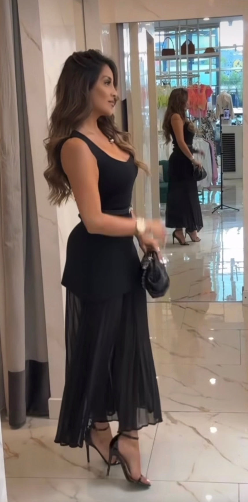 VESTIDO PLISADO NEGRO