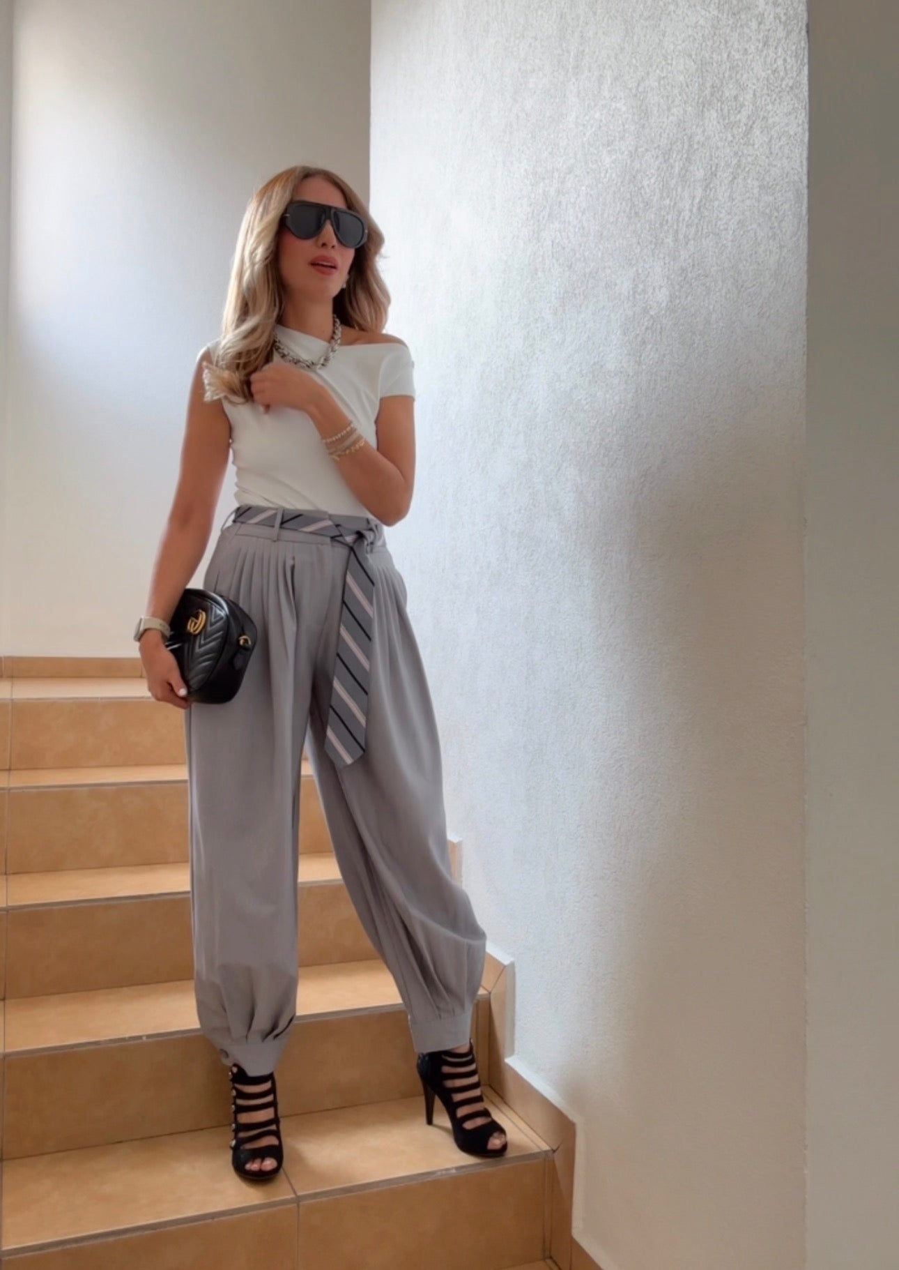 PANTALÓN GLOBO PLISADO CORBATA