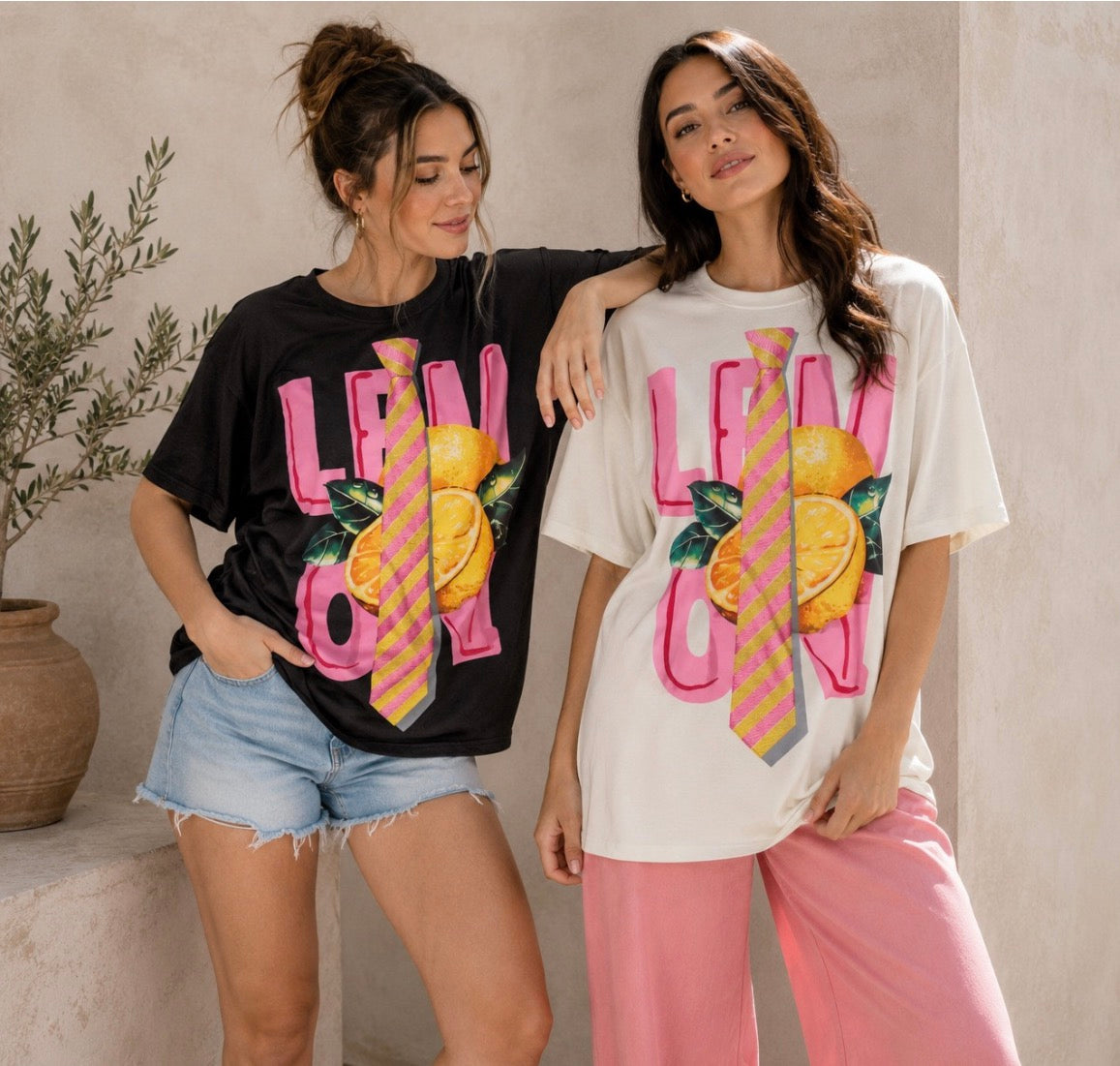T-SHIRT ESTAMPADO CORBATA