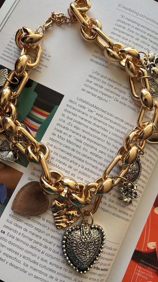 COLLAR MULTI CHARMS