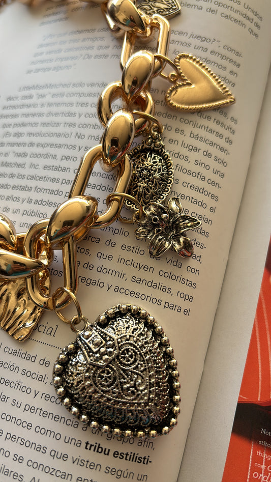 COLLAR MULTI CHARMS